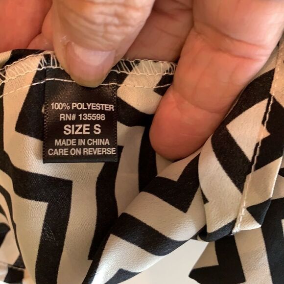 WISHFUL PARK 3/4 sleeve chevron blouse - Picture 4 of 5